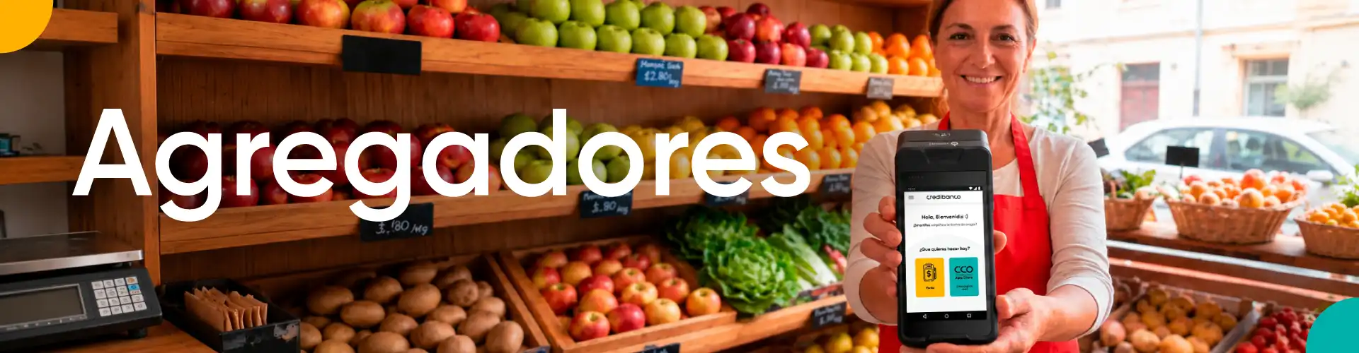 Cliente realizando un pago digital en comercio aliado con CCO Credibanco.