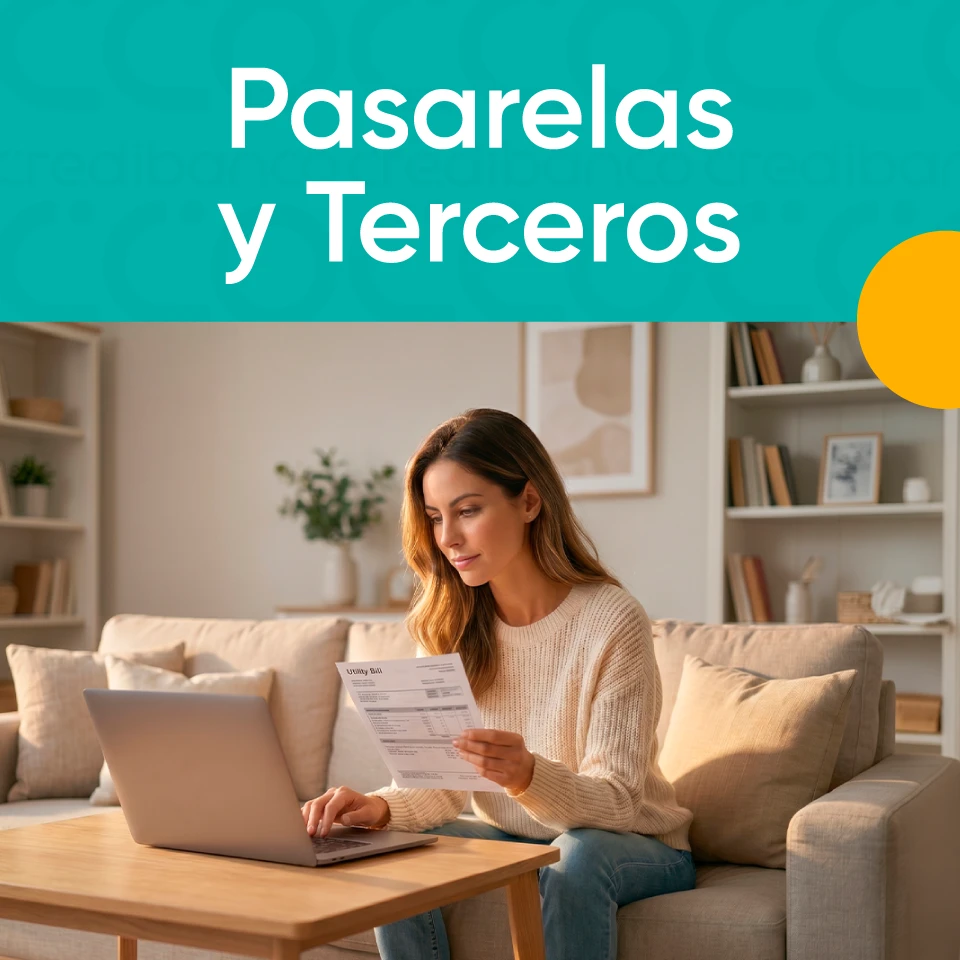 Banner con el título “Pasarelas y Terceros” sobre fondo turquesa. Debajo, una mujer sentada en un sofá sostiene una factura mientras utiliza un portátil sobre una mesa de madera, en un ambiente hogareño e iluminado.