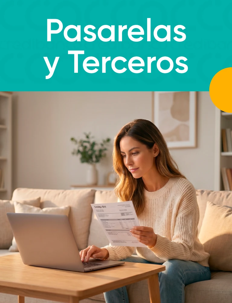 Banner con el título “Pasarelas y Terceros” sobre fondo turquesa. Debajo, una mujer sentada en un sofá sostiene una factura mientras utiliza un portátil sobre una mesa de madera, en un ambiente hogareño e iluminado.