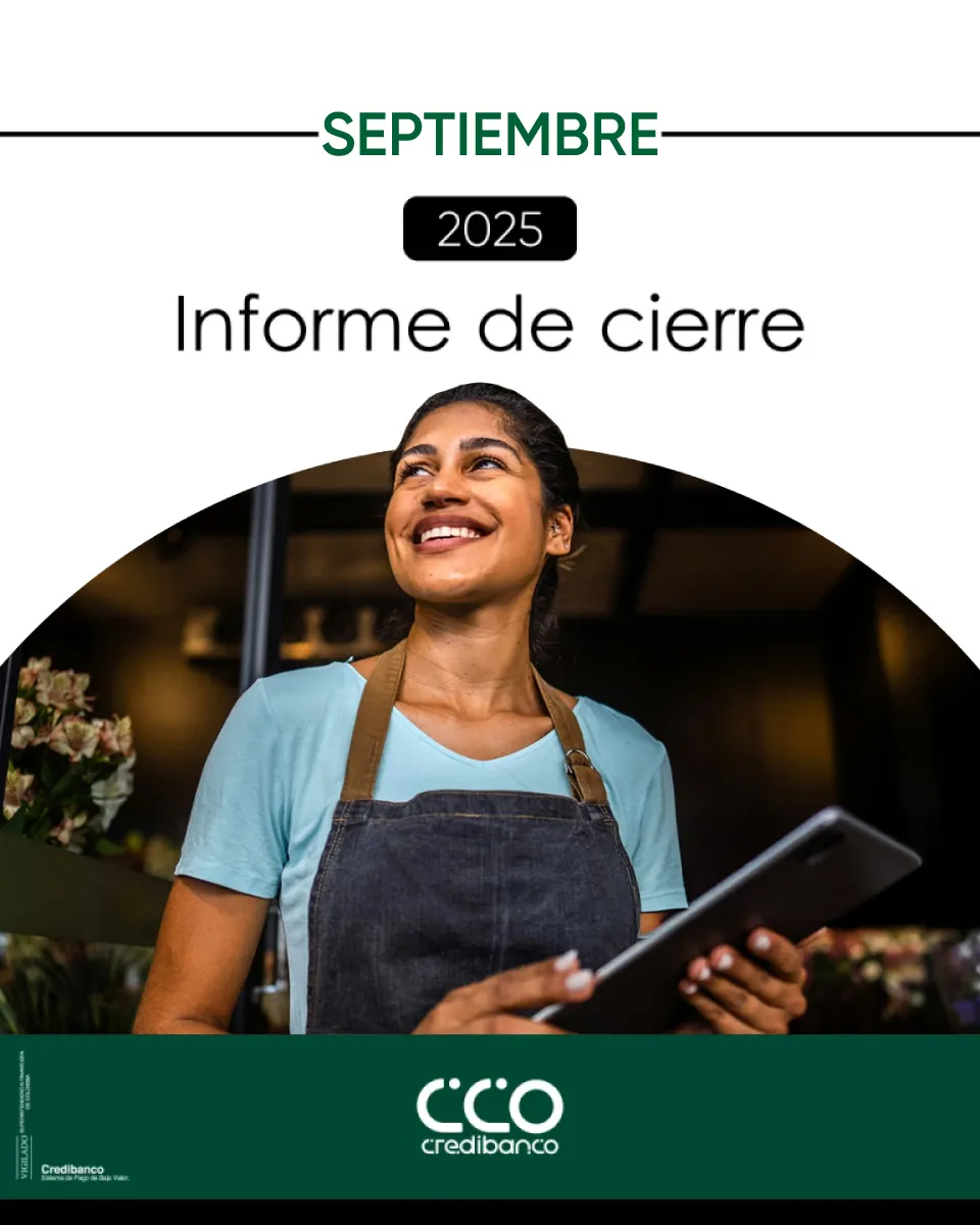 Imagen con el texto ‘Septiembre 2025 Informe de cierre’, donde una mujer sonriente con delantal sostiene una tablet en un entorno de negocio.