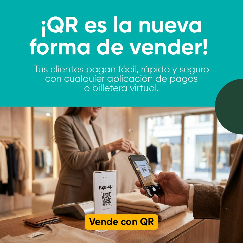 Banner promocional sobre pagos con código QR con el texto ‘¡QR es la nueva forma de vender!’. En la imagen, un cliente escanea un código QR con su celular en el mostrador de una tienda de ropa mientras una vendedora atiende detrás del mostrador.