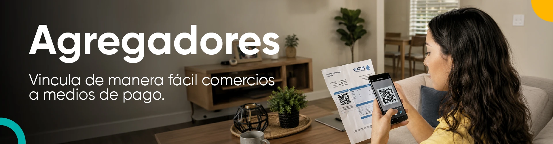 Cliente realizando un pago digital en comercio aliado con CCO Credibanco.